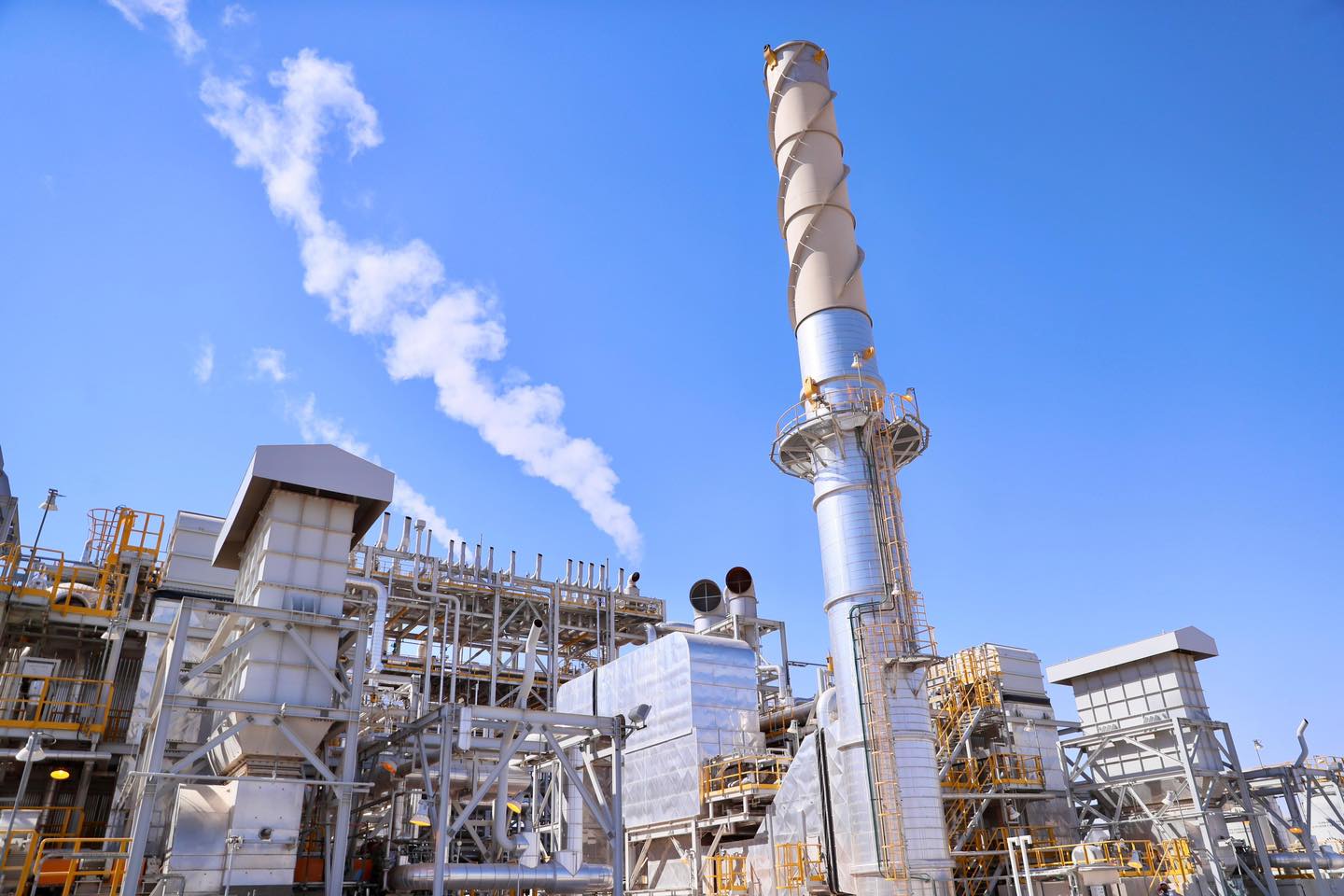 Oil Hits Record Gains as Hormuz Crisis Continues