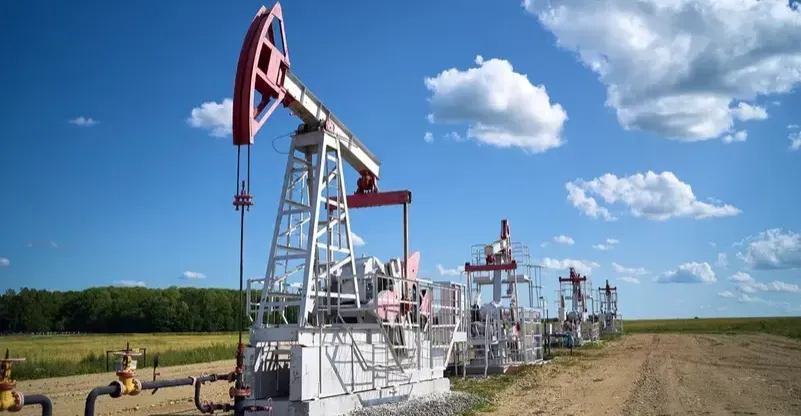 Oil rises amid ongoing supply concerns