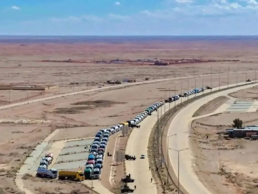 العراق يبدأ تصدير النفط الأسود براً عبر سوريا