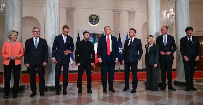 ترامب يدرس الانسحاب من الناتو ويصفه بـ"نمر من ورق"