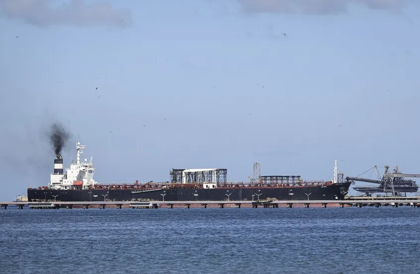 سوريا تبدأ تفريغ أول شحنات الفيول العراقي في بانياس