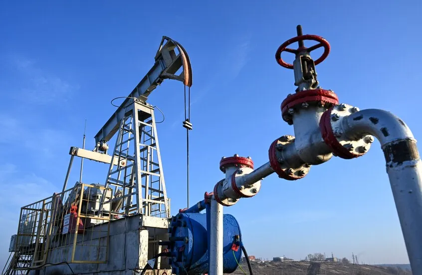 النفط يسجل نحو 95 دولاراً وسط تفاؤل حذر بالتهدئة