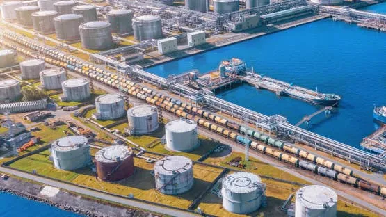 أسعار النفط تواصل الارتفاع مع جمود محادثات واشنطن وطهران واستمرار تعطل الملاحة في هرمز