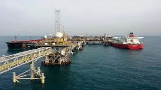 Reuters: Tanker "Helga" Arrives at Basra Port to Load 2 Million Barrels Amid Ongoing Hormuz Closure