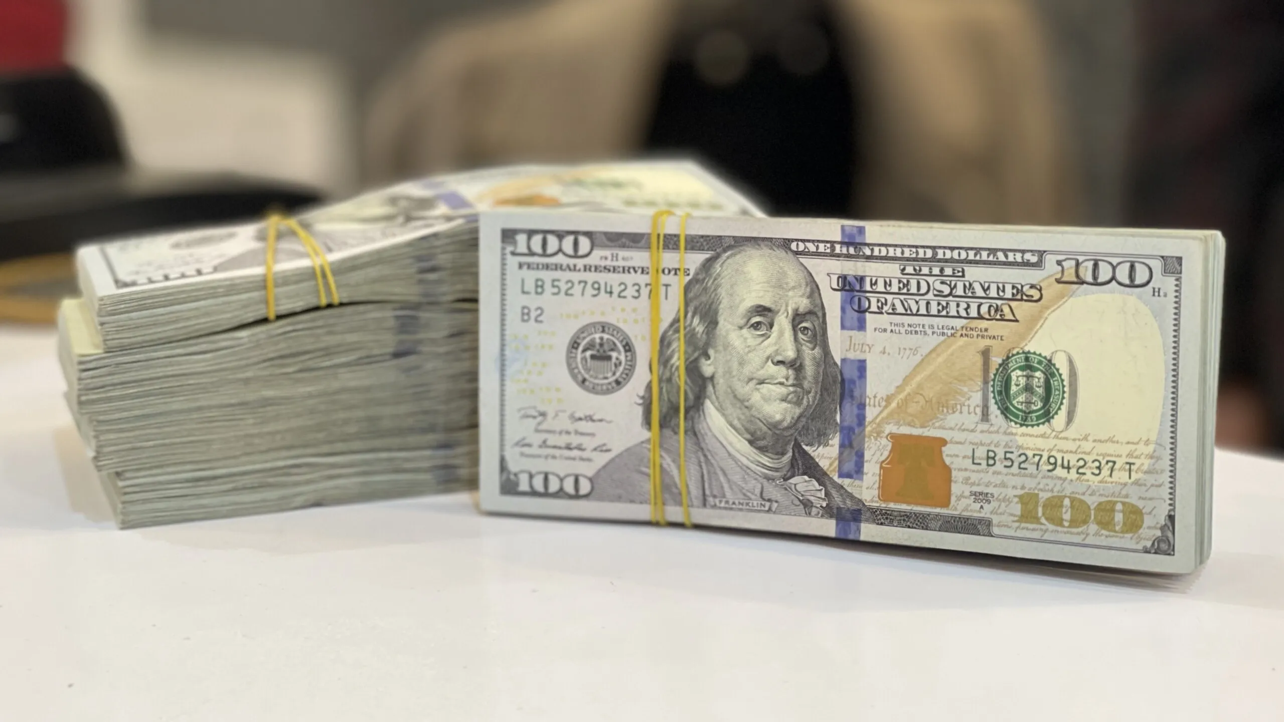 Dollar Continues to Rise in Iraqi Markets, Reaching 156,000 Dinars per $100