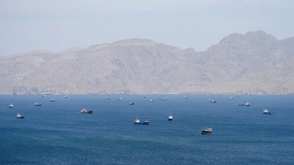 طهران تقترح فتح مضيق هرمز وإنهاء الحصار الأمريكي مقابل تأجيل الملف النووي لمرحلة لاحقة في 2026