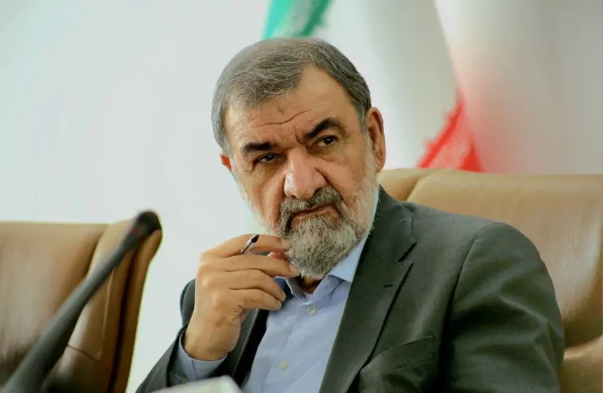 رضائي ترامب يعيش أملا كاذبا باستسلام الشعب الإيراني