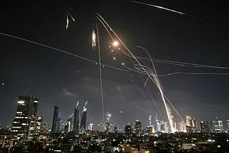 فارس شهداء بهجوم أمريكي قرب جزيرة لارك