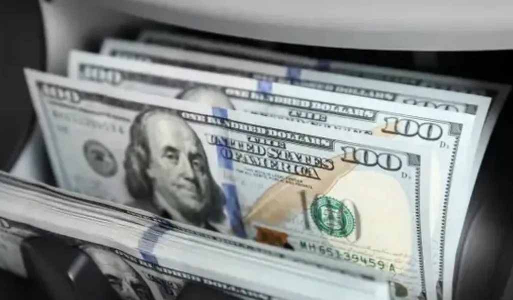 استقرار أسعار صرف الدولار عند 154,250 ديناراً