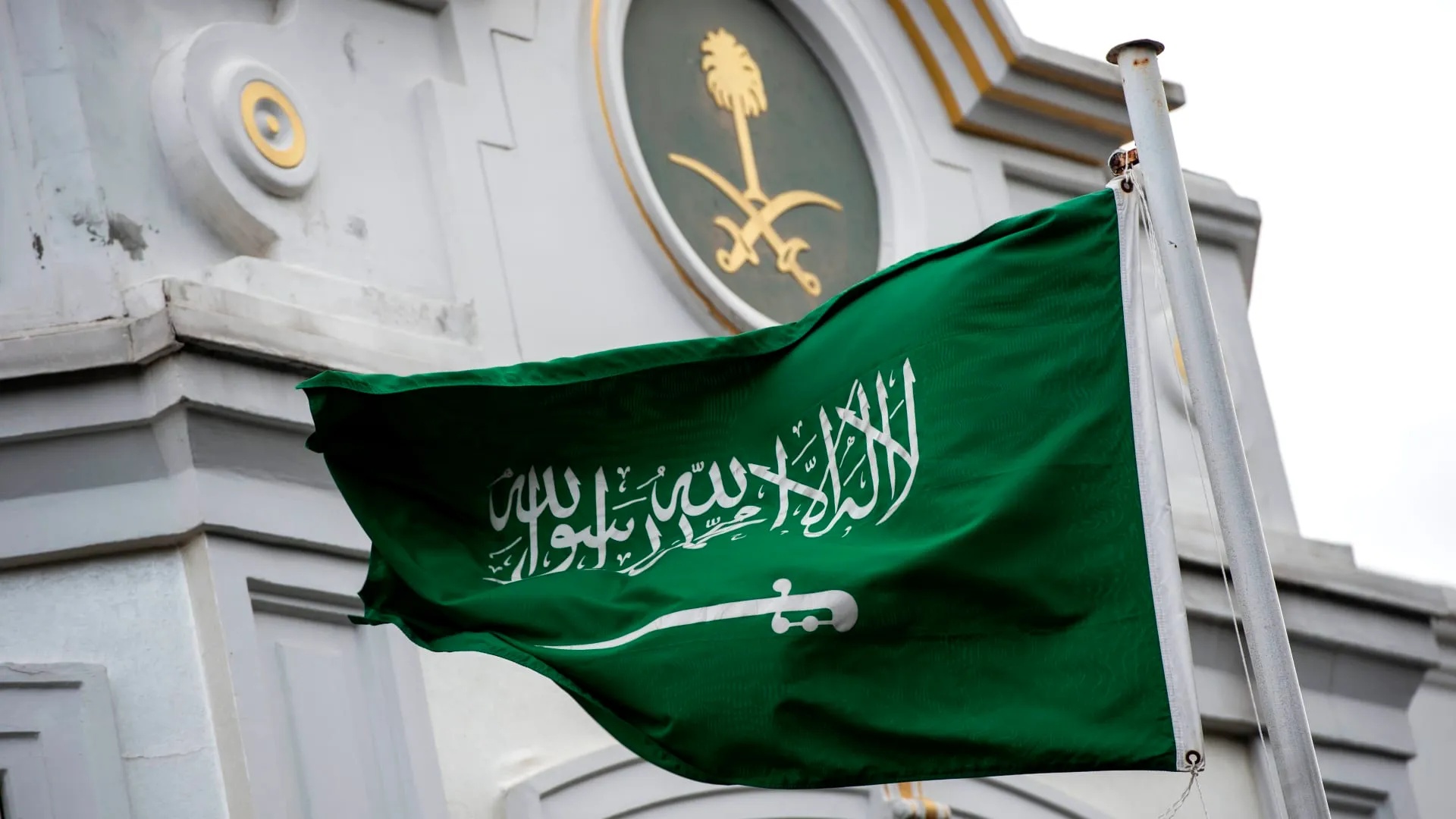 الرياض تحذر: استمرار الاعتداءات الإيرانية يفاقم التوتر الإقليمي ويهدد الاستقرار