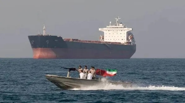 إيران تستأنف شحن كميات ضخمة من النفط بعد اتفاق مؤقت مع واشنطن