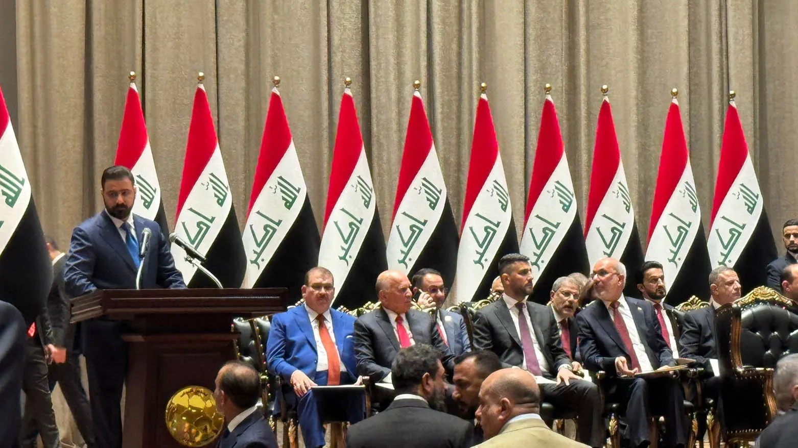 الحكومة تحدد موعد استكمال الكابينة الوزارية.. ورئيس الوزراء يتعهد بعدم الترشح أو تشكيل حزب