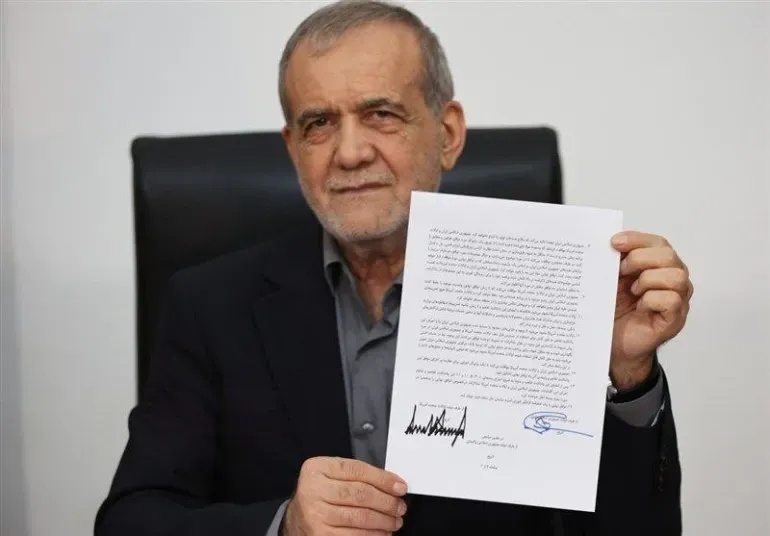الرئيس الإيراني يؤكد: حل مشكلات المنطقة مرهون بالتطبيق الكامل للاتفاق