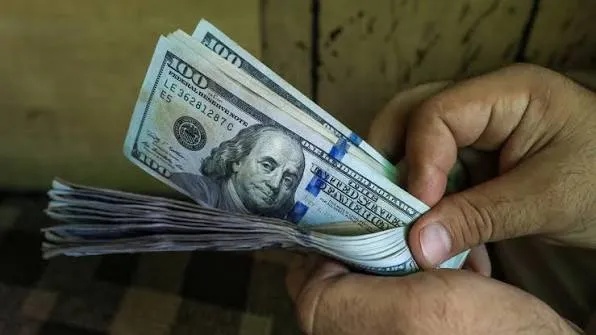 أسعار صرف الدولار تسجل استقراراً مرتفعاً في السوق المحلية ببغداد