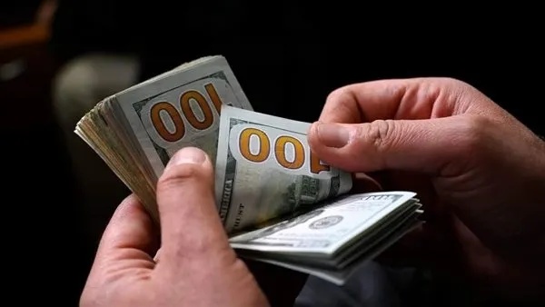 ارتفاع أسعار صرف الدولار أمام الدينار العراقي في بداية الأسبوع