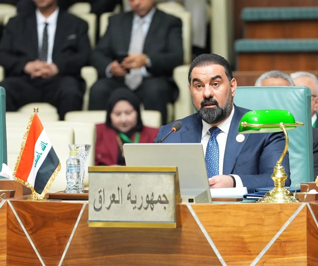 رئيس البرلمان العراقي يدين الاعتداءات الإيرانية مؤكداً رفض انتهاك سيادة الدول العربية والإسلامية