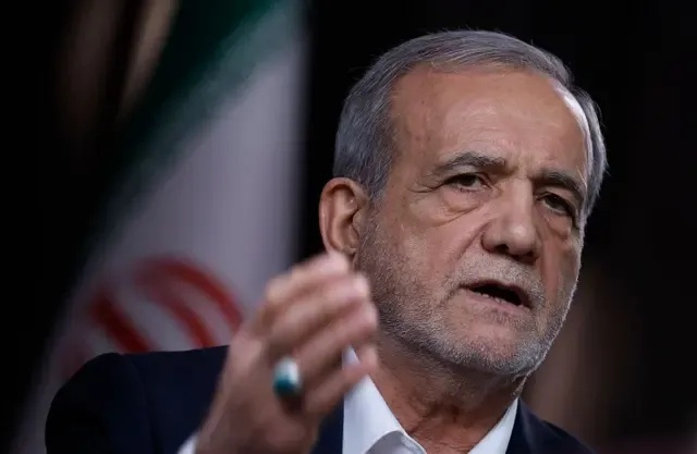 الرئيس الإيراني يكشف استراتيجيات تجاوز "الهزيمة الاستراتيجية" وتأكيد أهمية التماسك الوطني لمواجهة التحديات