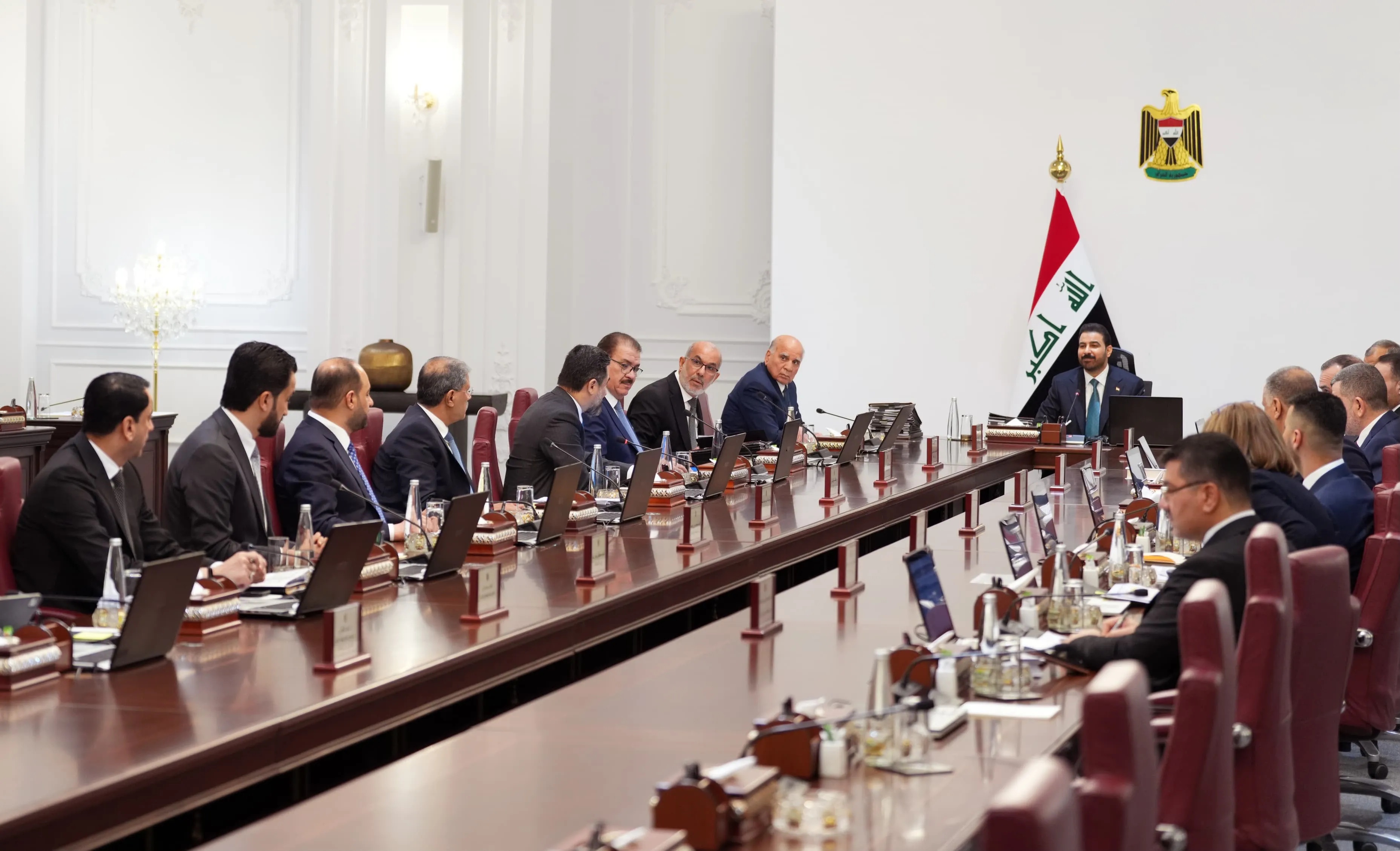 الحكومة تتخذ قرارات حاسمة بشأن مكافحة الفساد، مشروع المليون قطعة أرض، والجامعات الأهلية