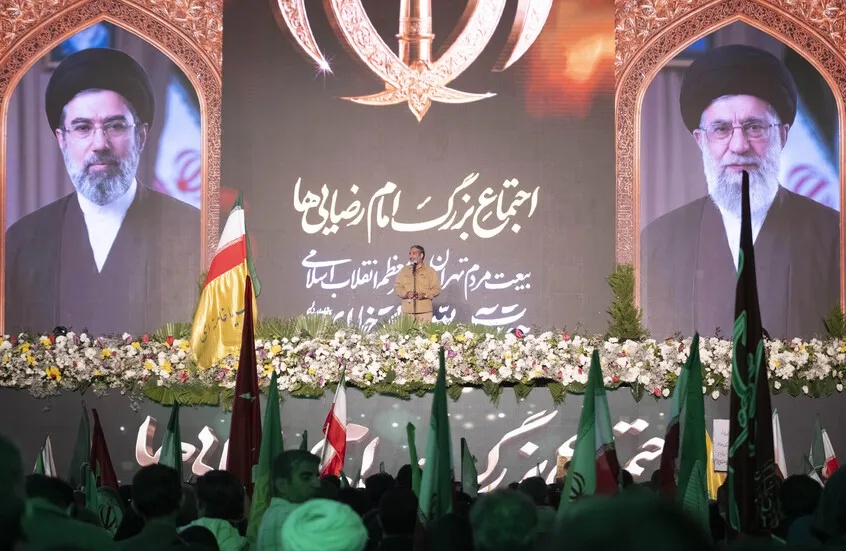 ممثل إيراني بارز: مجتبى خامنئي قد يغيب عن جنازة والده لأسباب أمنية