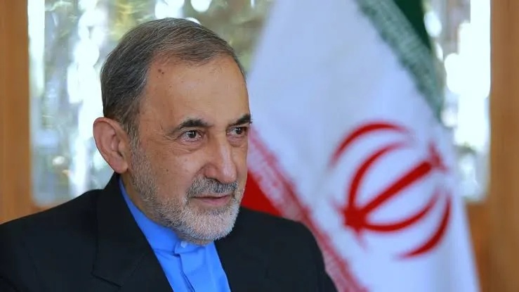 مستشار إيراني رفيع: التحركات الأمريكية تدفع المنطقة نحو التأجيج والصراع