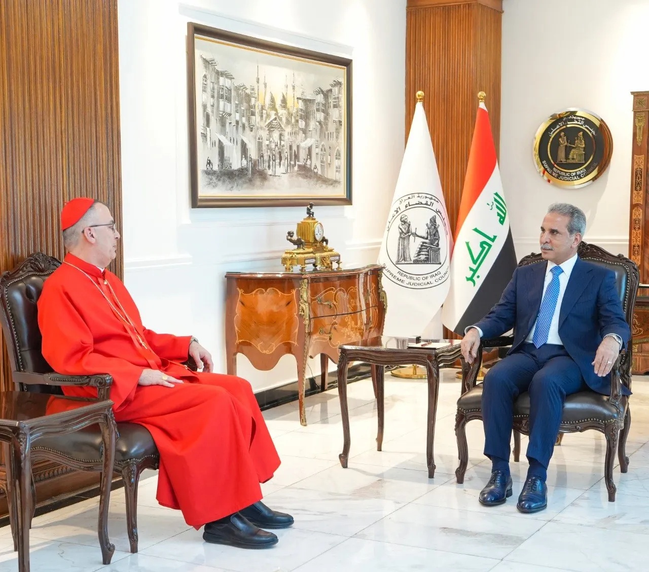 رئيس مجلس القضاء وبطريرك الكلدان يؤكدان دعم السلم الأهلي والوحدة الوطنية