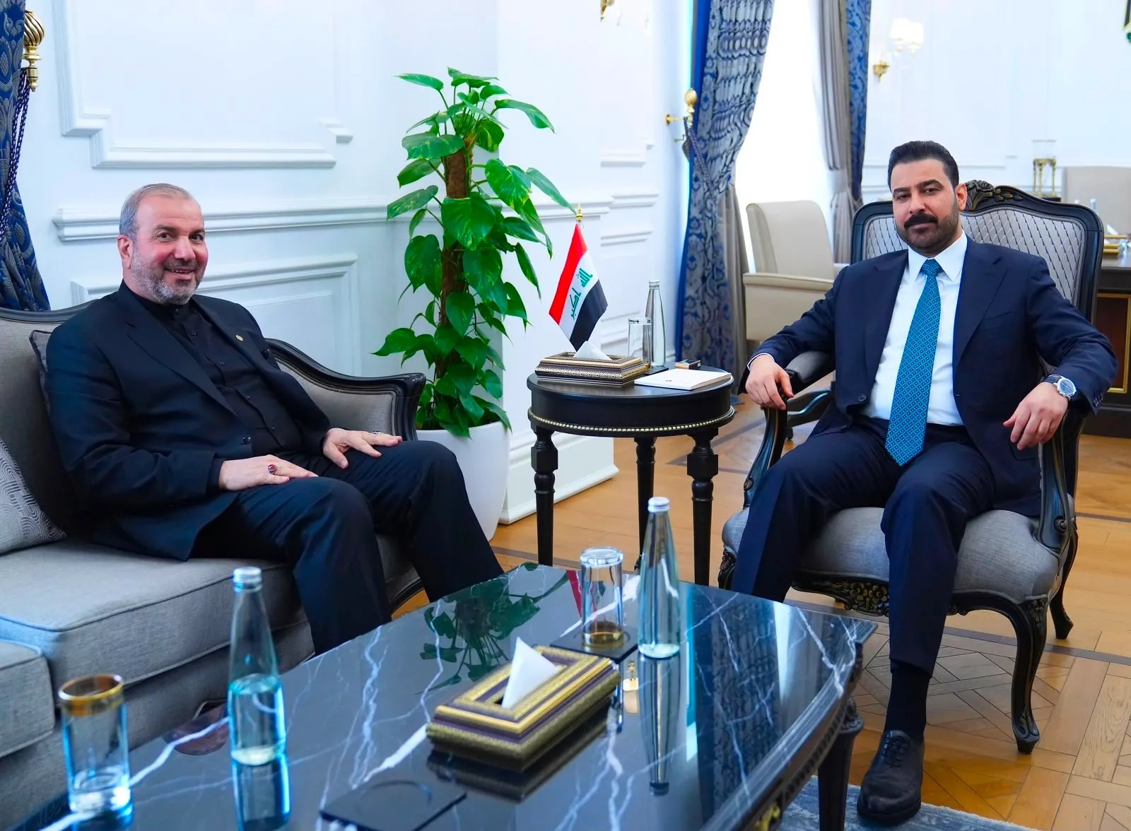 رئيس الوزراء الزيدي والسفير الإيراني يبحثان ملفات زيارة طهران المرتقبة نهاية الأسبوع