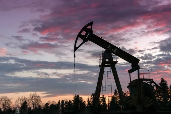 Goldman Sachs Forecasts Oil Price Rise Amid Continued Hormuz Disruptions