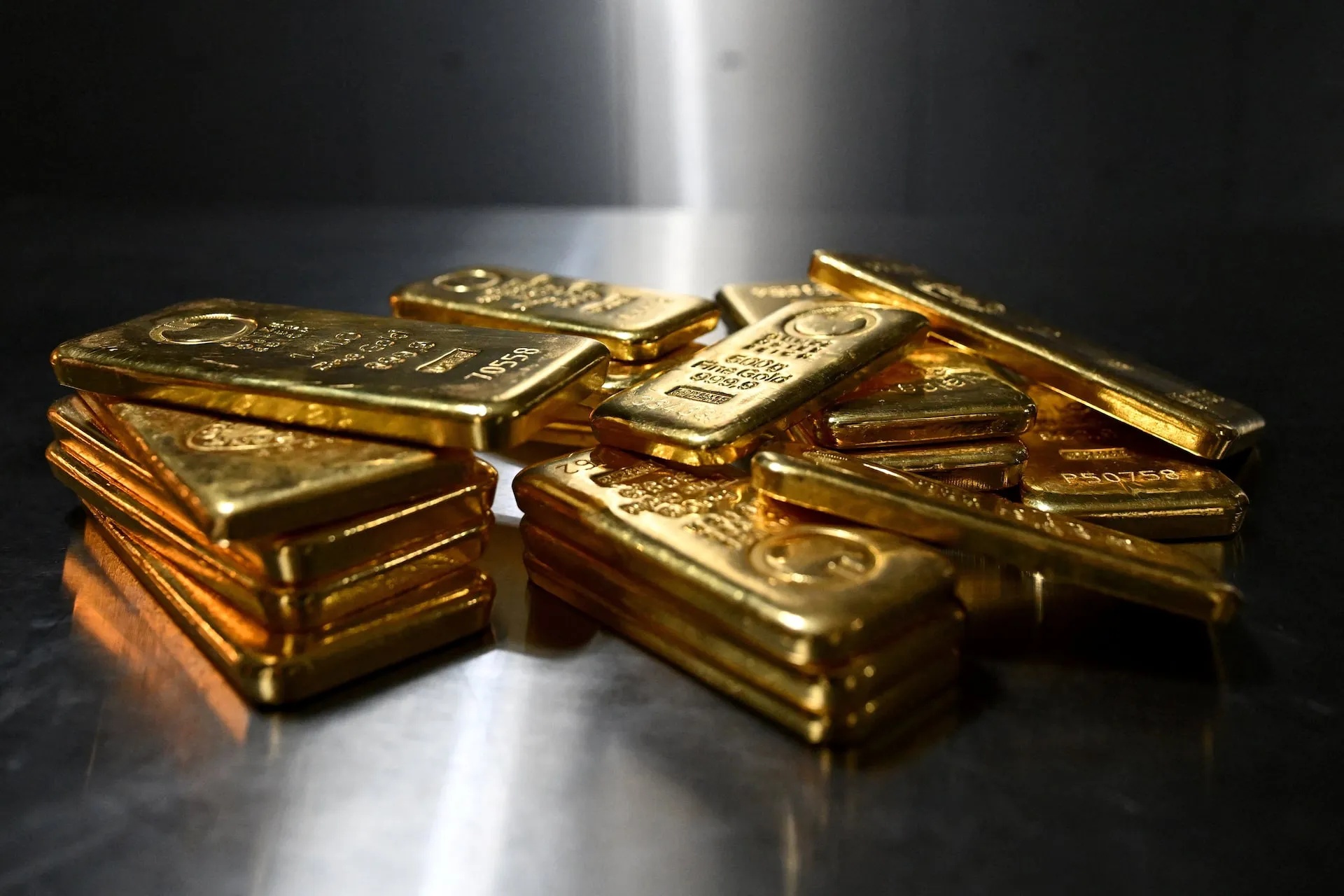 الذهب يتراجع مع ترقب الفائدة وتوترات الشرق الأوسط