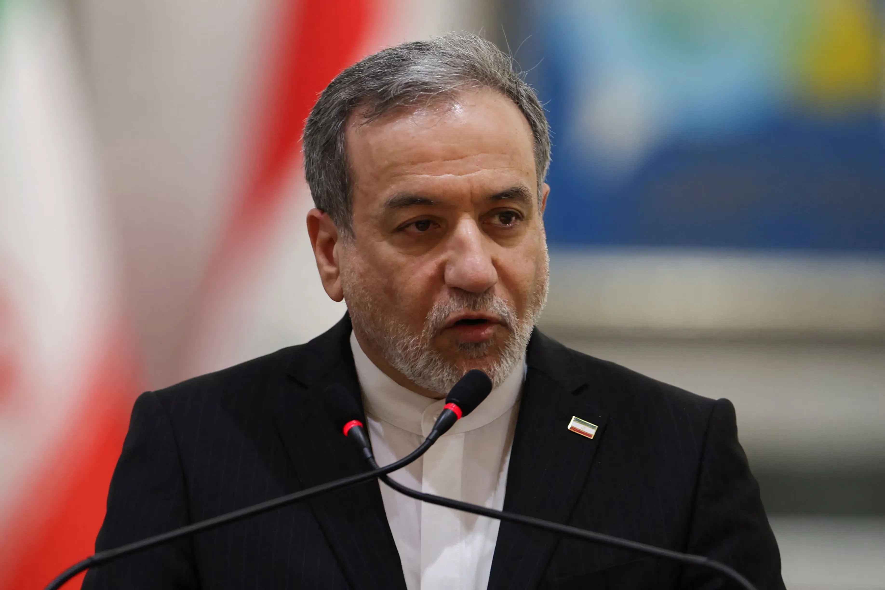 وزير الخارجية الإيراني: طهران تحدد آلية عبور هرمز وواشنطن انتهكت التفاهم