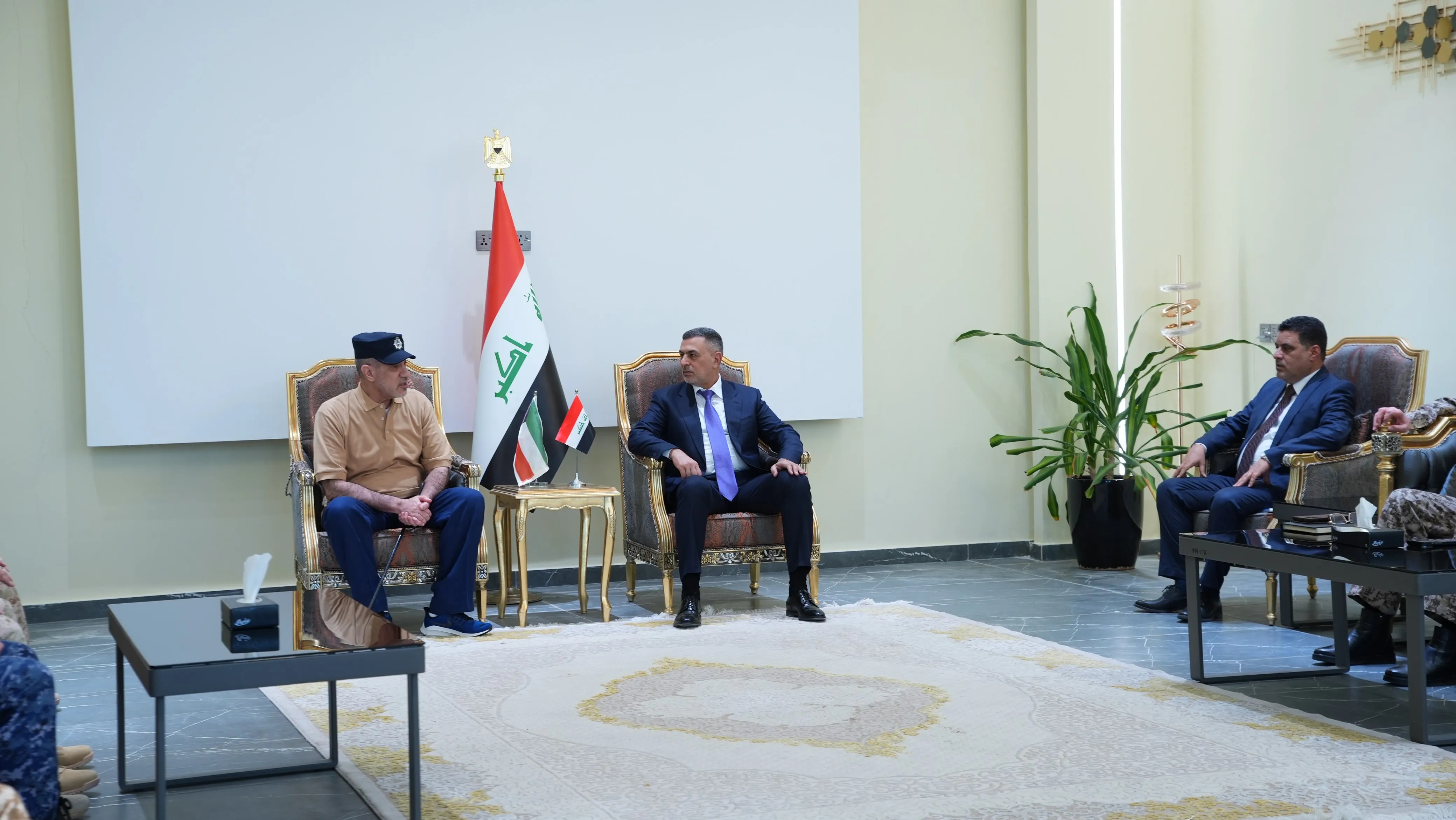 وزير الداخلية الكويتي يعلن عن إعادة فتح منفذ العبدلي الحدودي خلال 48 ساعة