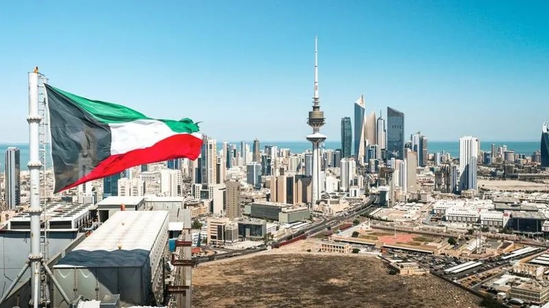 الكويت تعلن مقتل عامل وتضرر مبنى شركة صينية إثر استهداف إيراني شمالها
