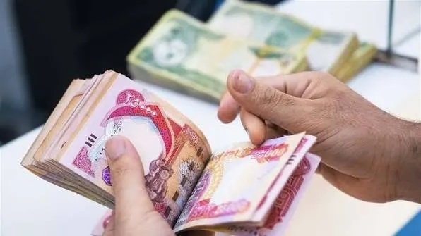 العمل تشرع بصرف رواتب متقاعدي العمال المضمونين لشهر آب