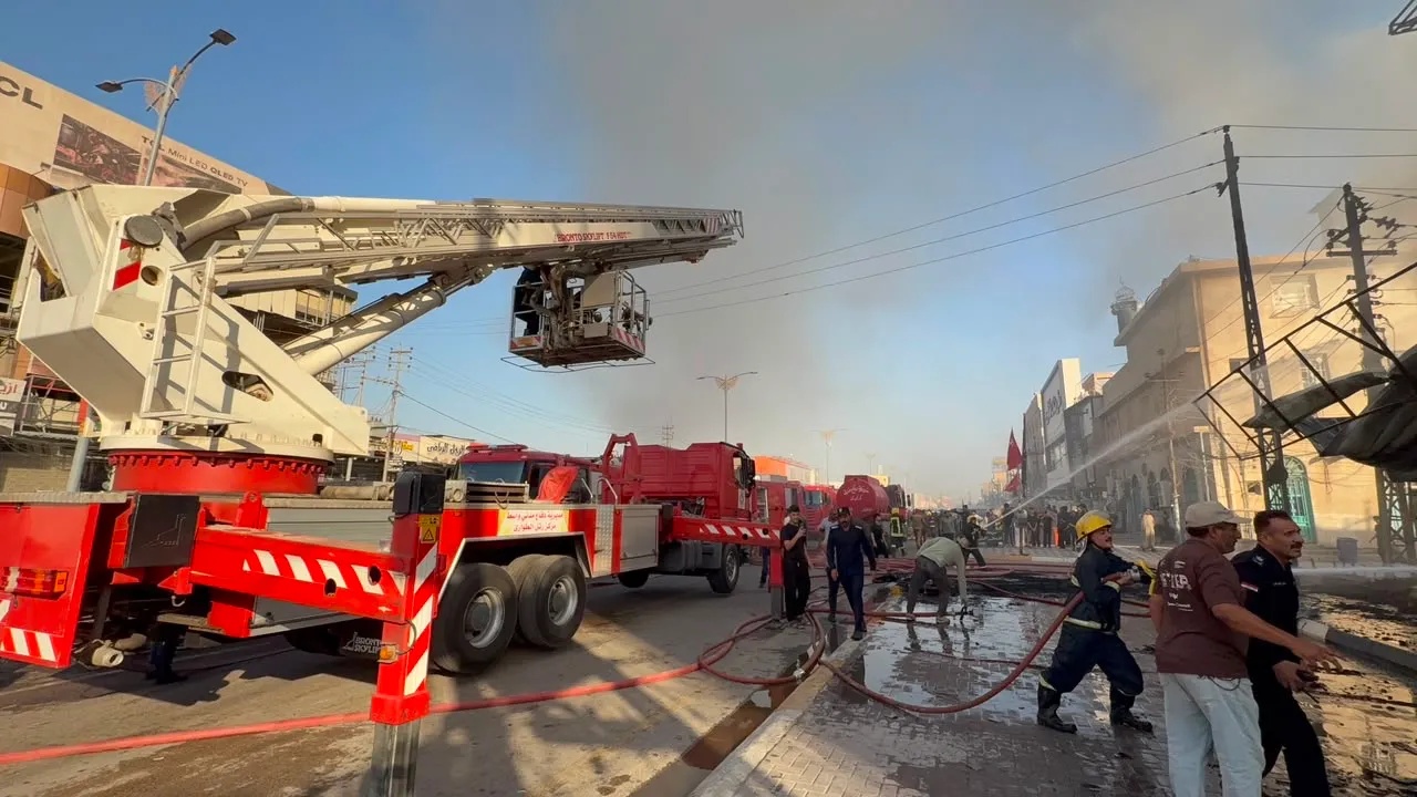 الدفاع المدني ينجح بإخماد حريق كبير في كربلاء وإنقاذ عائلة بأكملها بسلام