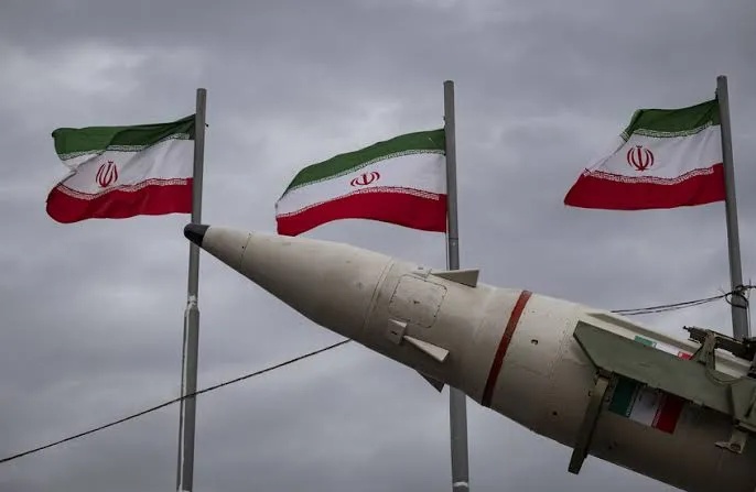 مقر عسكري إيراني يحذر من سعي أمريكي لإشعال حرب شاملة بالمنطقة
