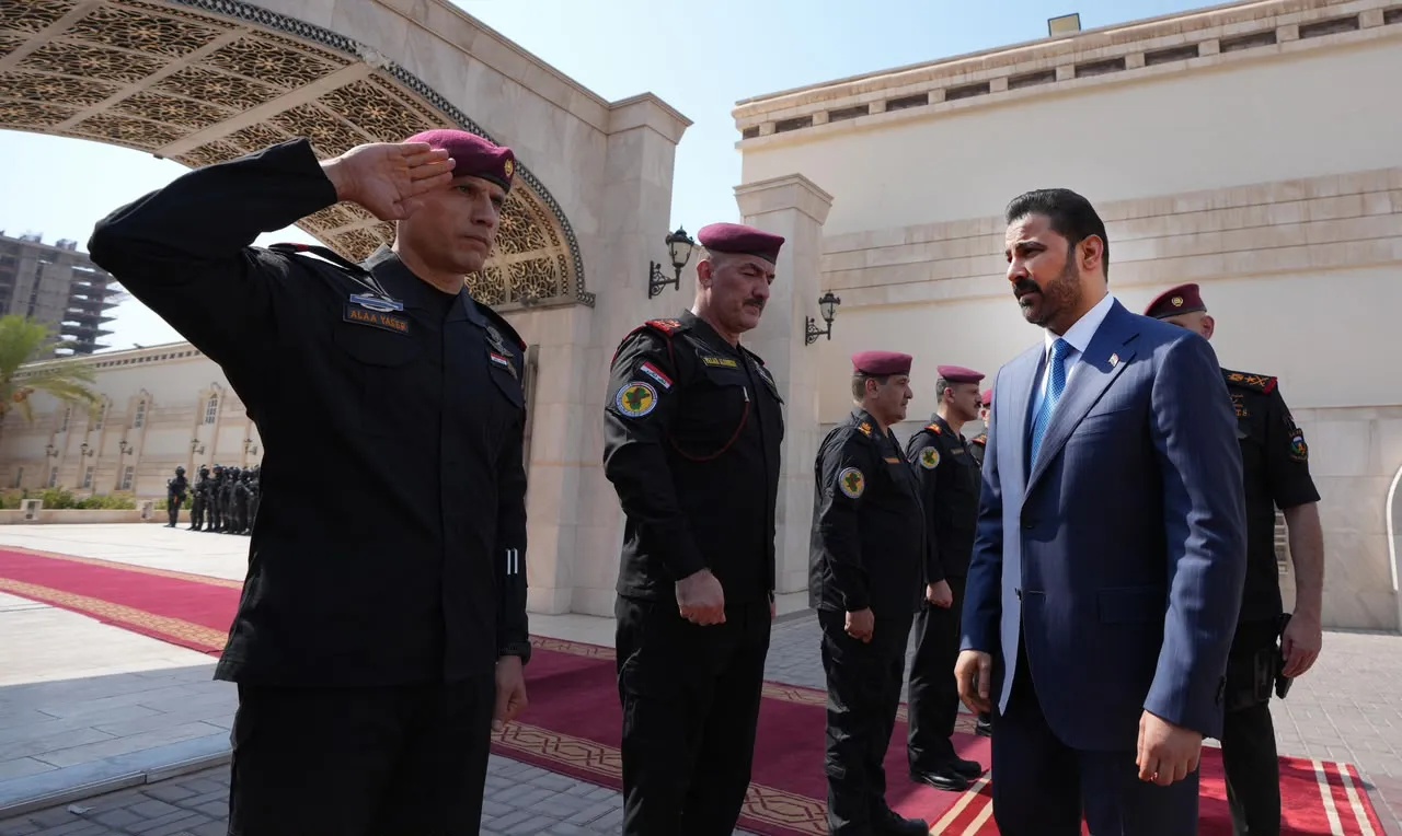 القائد العام للقوات المسلحة يوجه بتأمين جميع احتياجات جهاز مكافحة الإرهاب من العتاد والمعدات