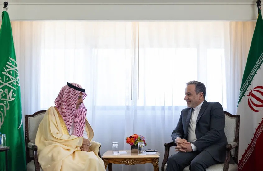 وزير الخارجية الإيراني يؤكد لنظيره السعودي رد طهران الحاسم على أي عدوان أمريكي إسرائيلي أو مشاركة إقليمية