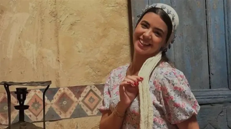 بطلة كليب عمرو دياب: أدرس الطب وأطمح بالجلدية