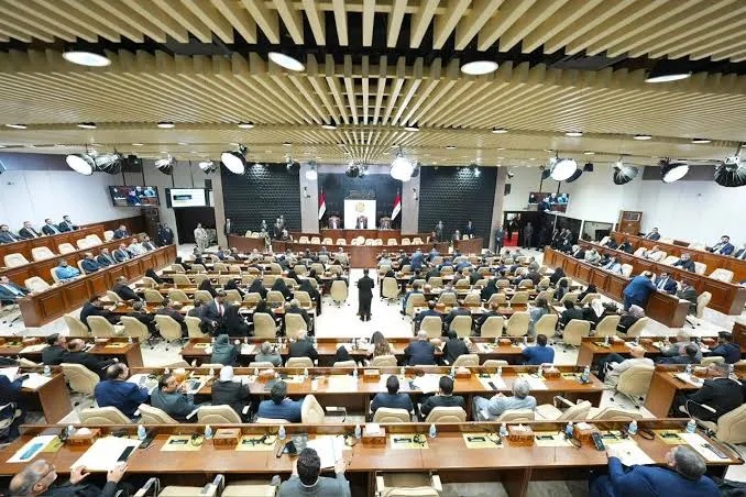 148 نائباً يدفعون نحو جلسة برلمانية طارئة لبحث التصعيد الإقليمي وملف الرواتب