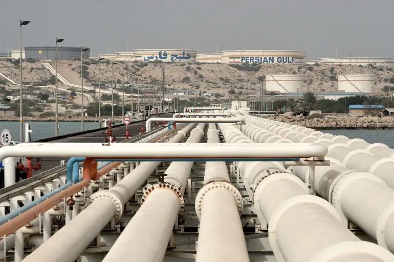 تعطيل صادرات النفط الإيرانية من ميناء خارك بفعل الحصار الأمريكي المتجدد