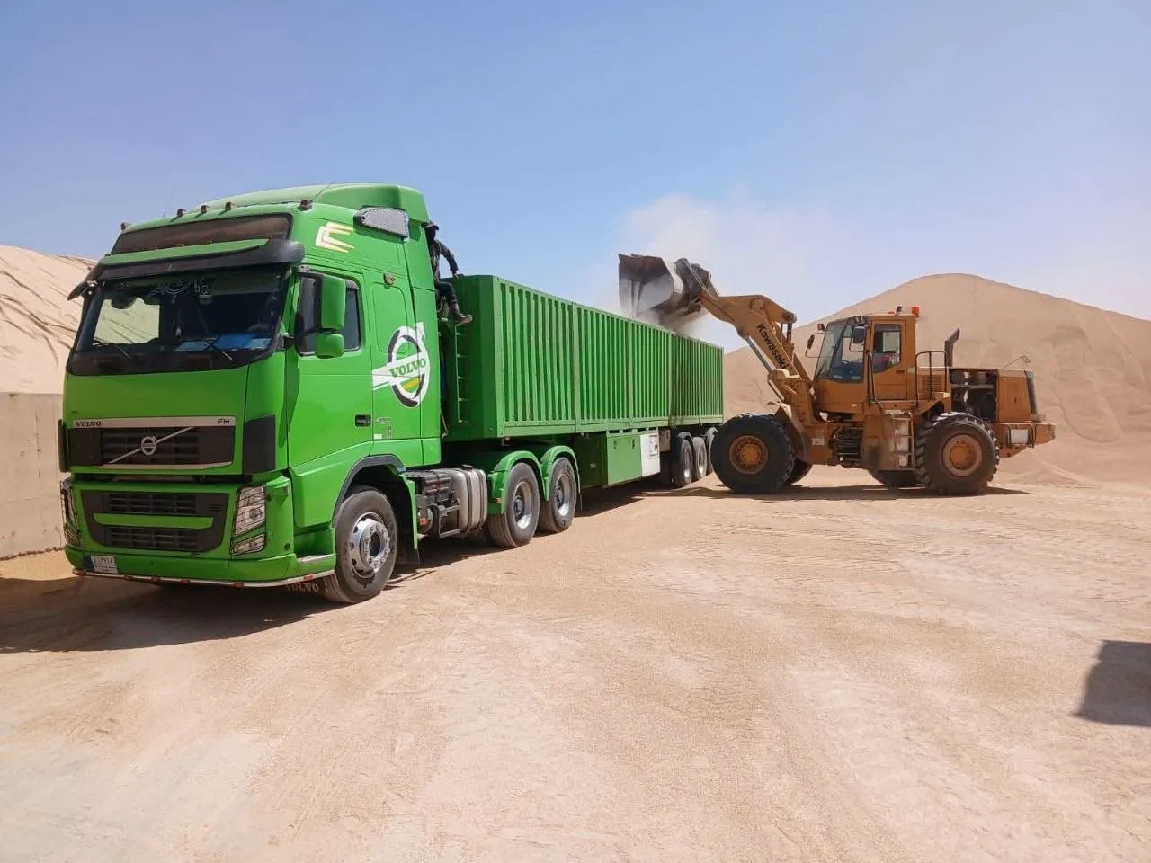 الشركة العامة للنقل البري تباشر بنقل 33 ألف طن حنطة محلية عبر محورين