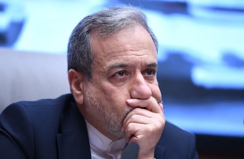 مسؤول إيراني يحذر واشنطن من "خطأ تقديري أكبر" بمضيق هرمز