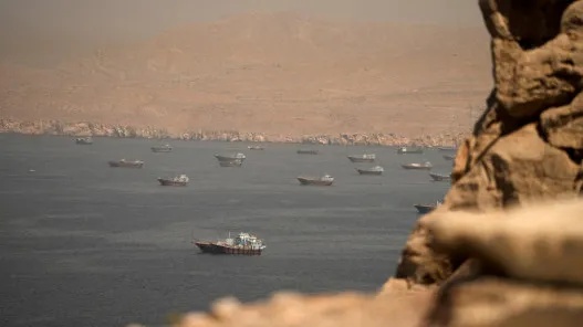 انخفاض حركة الملاحة بمضيق هرمز إثر التوترات المتصاعدة بين واشنطن وطهران