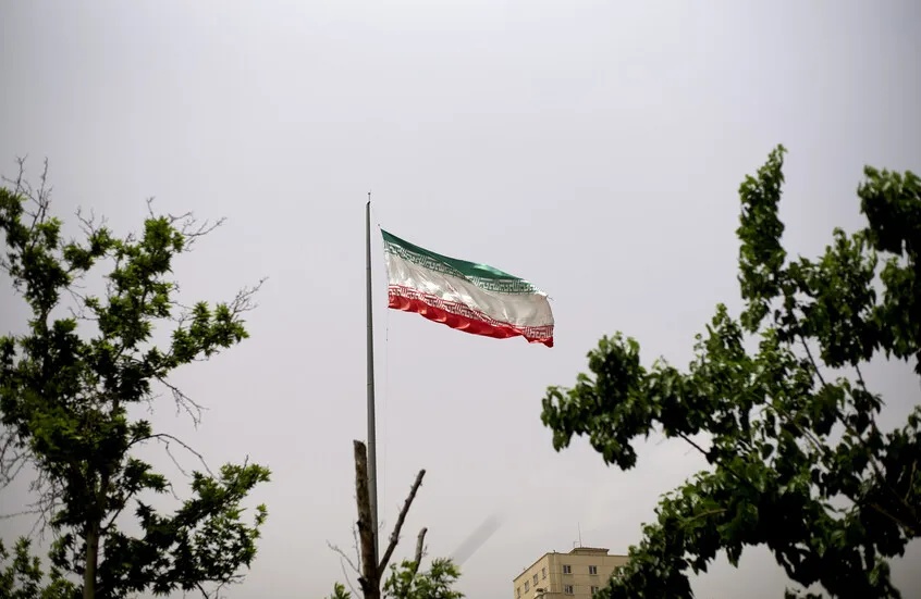 إيران تمنع موظفي السفارة الفرنسية وتتهمهما بانتهاك اتفاقية فيينا الدبلوماسية
