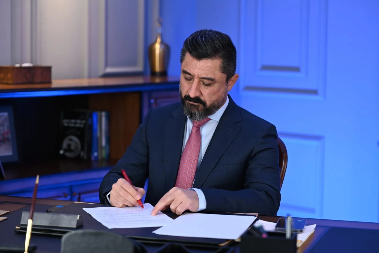 وزير العدل يأمر بتشكيل لجنة لمراجعة أسعار متاجر السجون ومقارنتها بالسوق المحلية
