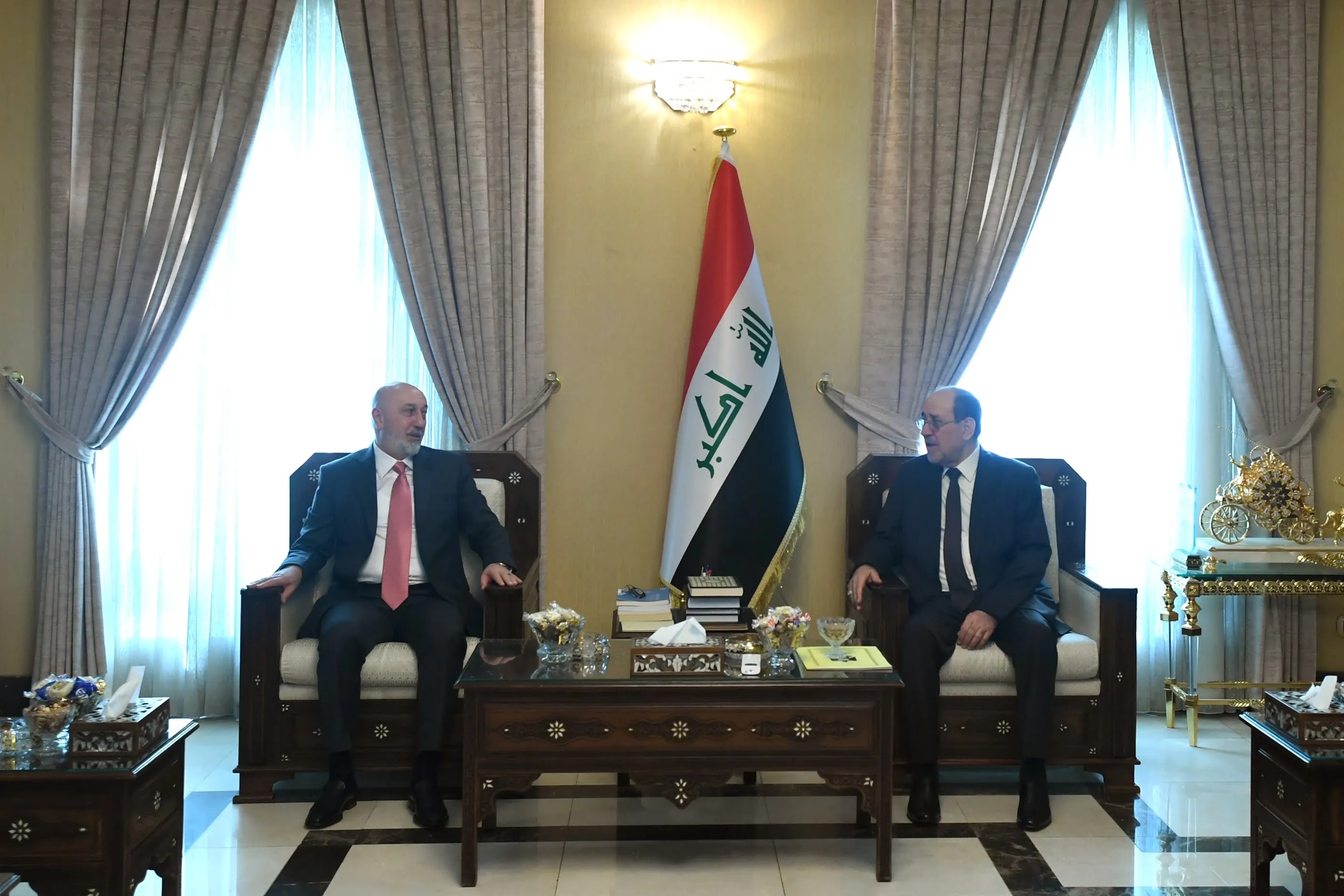 آميدي والمالكي يؤكدان دعم الحكومة وتعزيز التنسيق السياسي لتحقيق الاستقرار