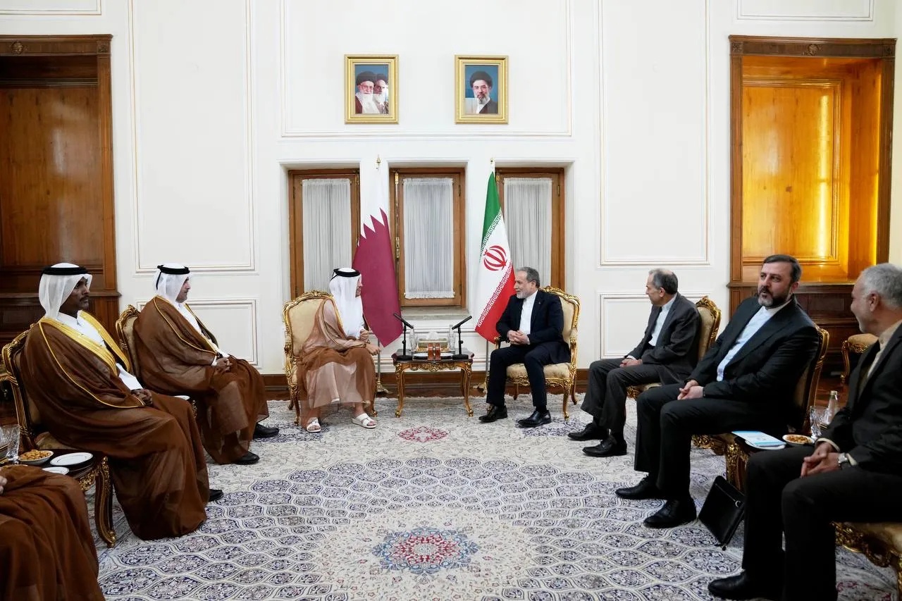 وزير الخارجية الإيراني يعقد مباحثات مع نظيره القطري بطهران