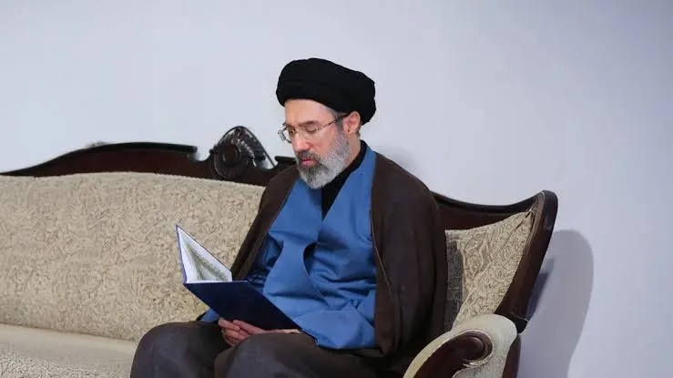 مجتبى الخامنئي يدعو حكام الدول الإسلامية لإدراك مخططات الأعداء وتوحيد الجهود