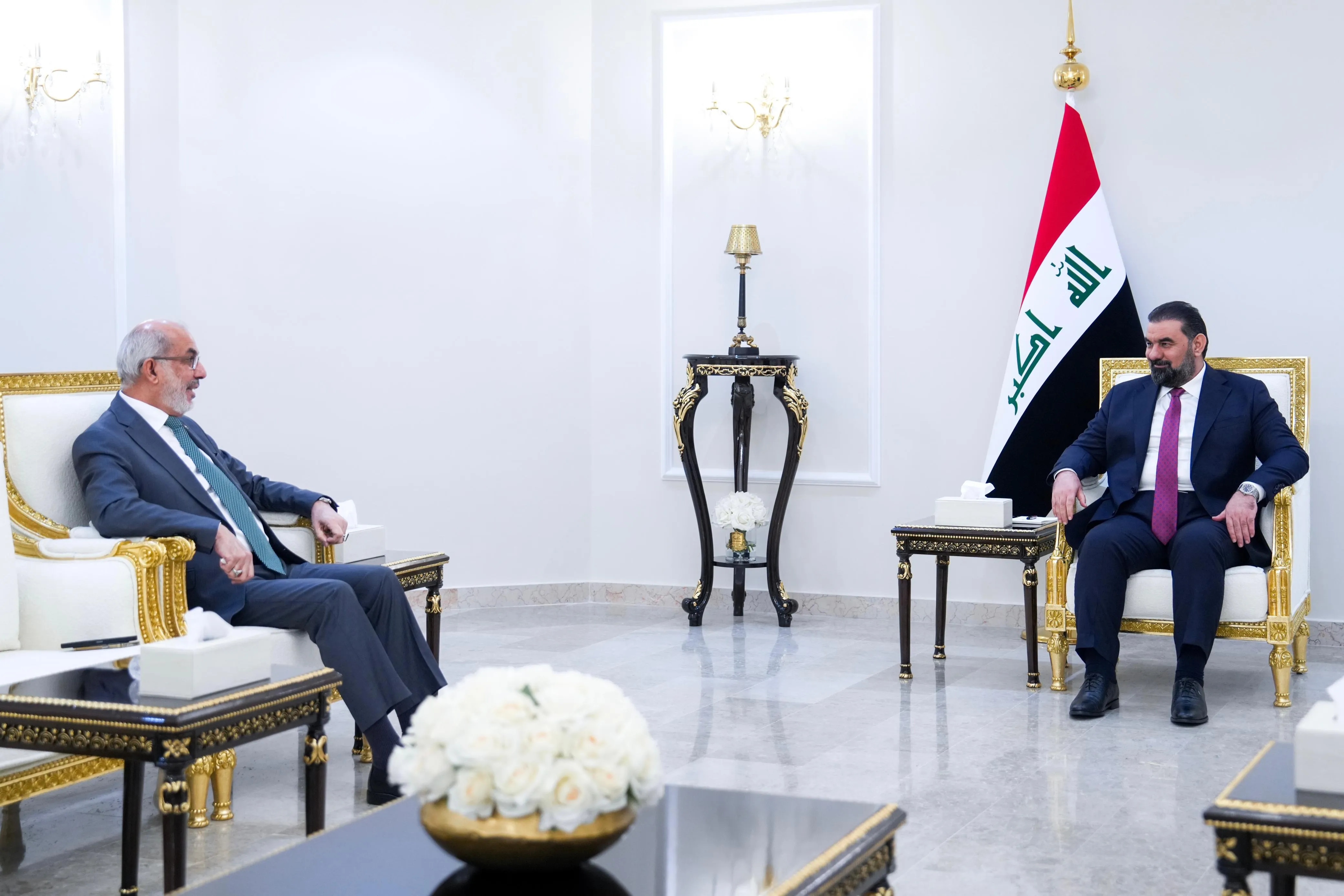 رئيس البرلمان ووزير النفط يؤكدان على تطوير البنى التحتية الحيوية للقطاع النفطي