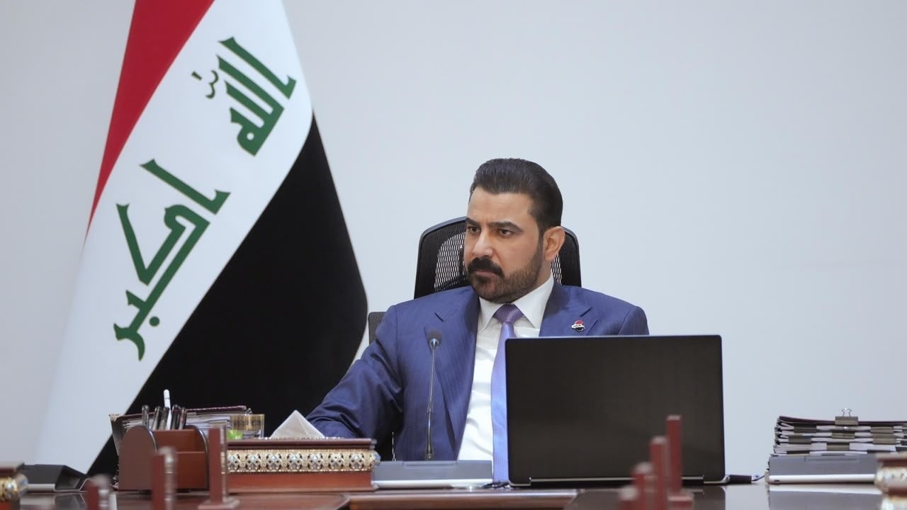رئيس الوزراء يوجه بإشراك مطابع محلية ودولية في طباعة المناهج