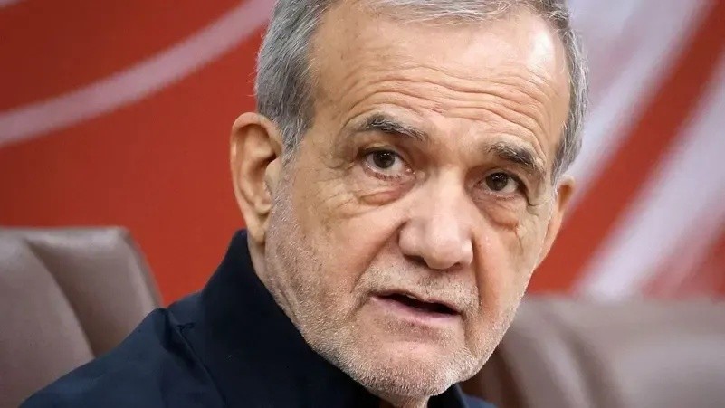 الرئيس الإيراني يؤكد استمرار المقاومة بقوة